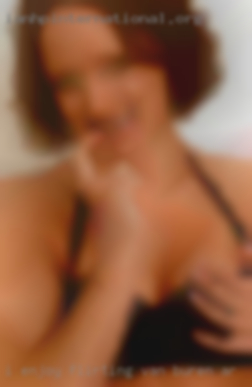 I enjoy flirting and chatting in Van Buren, AR online.